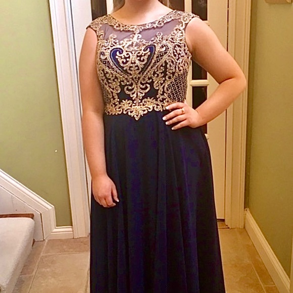 Plus size petite formal/Prom dress. - Picture 1 of 4